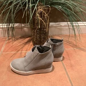 Platform wedge heel tennis shoes- Gray 6.5